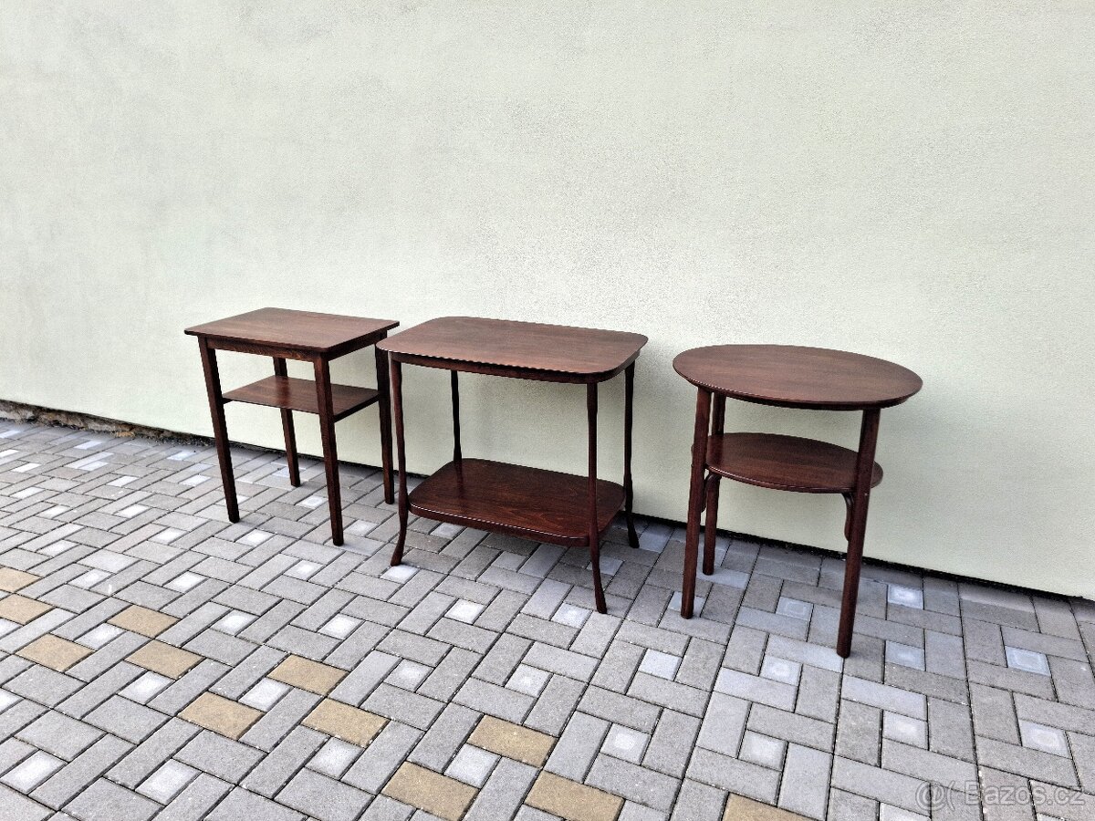 Celodřevěné stolky THONET