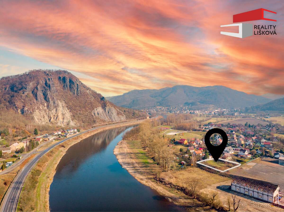 Stavební pozemek určený k výstavbě RD, obec Valtířov