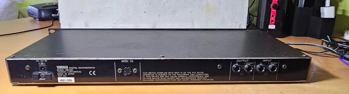 Reverb Yamaha REV100, mikrofon Shure Beta 58A