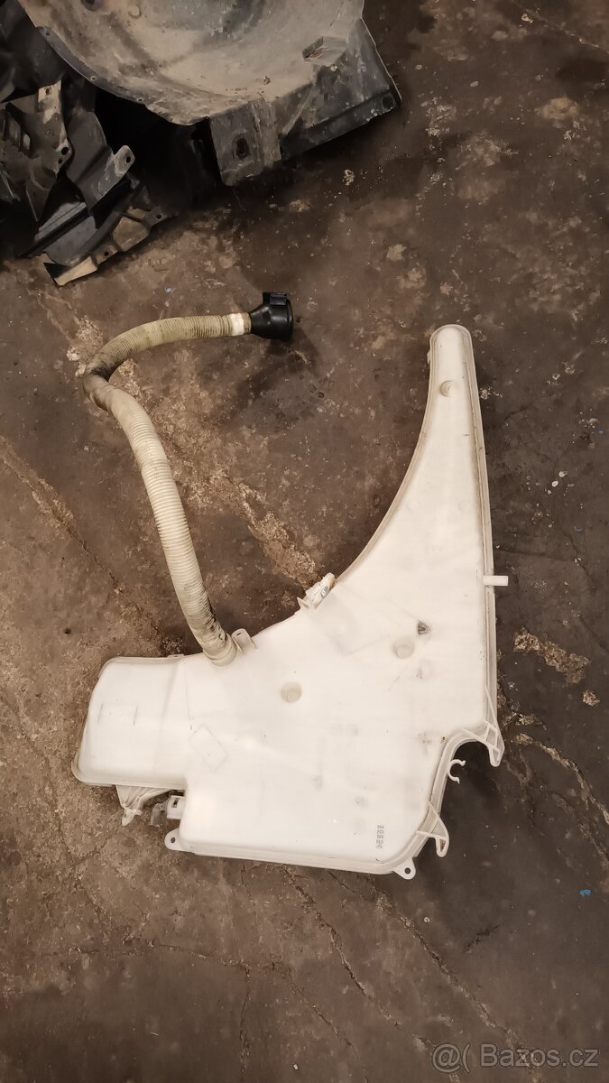 Nádobka odstřikovače BMW E90 E91