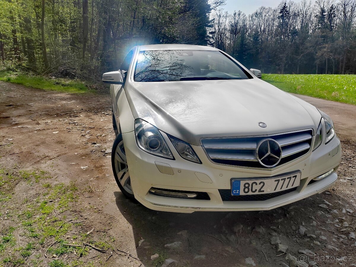Mercedes-Benz E300CGI, benzin, kupé W212, AMG interiér, CZ