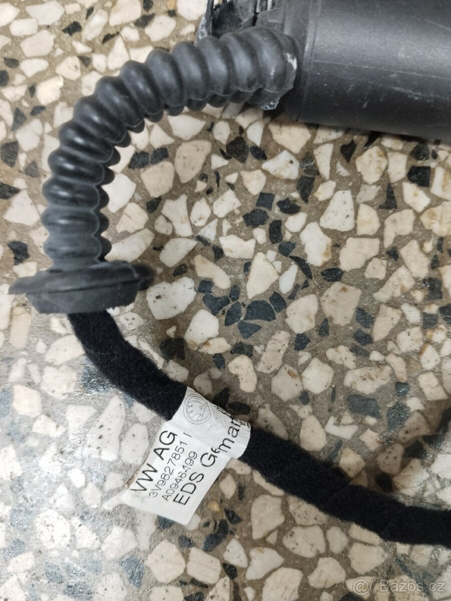 3V9827851B Škoda Superb lll kombi levou pístnici kufru