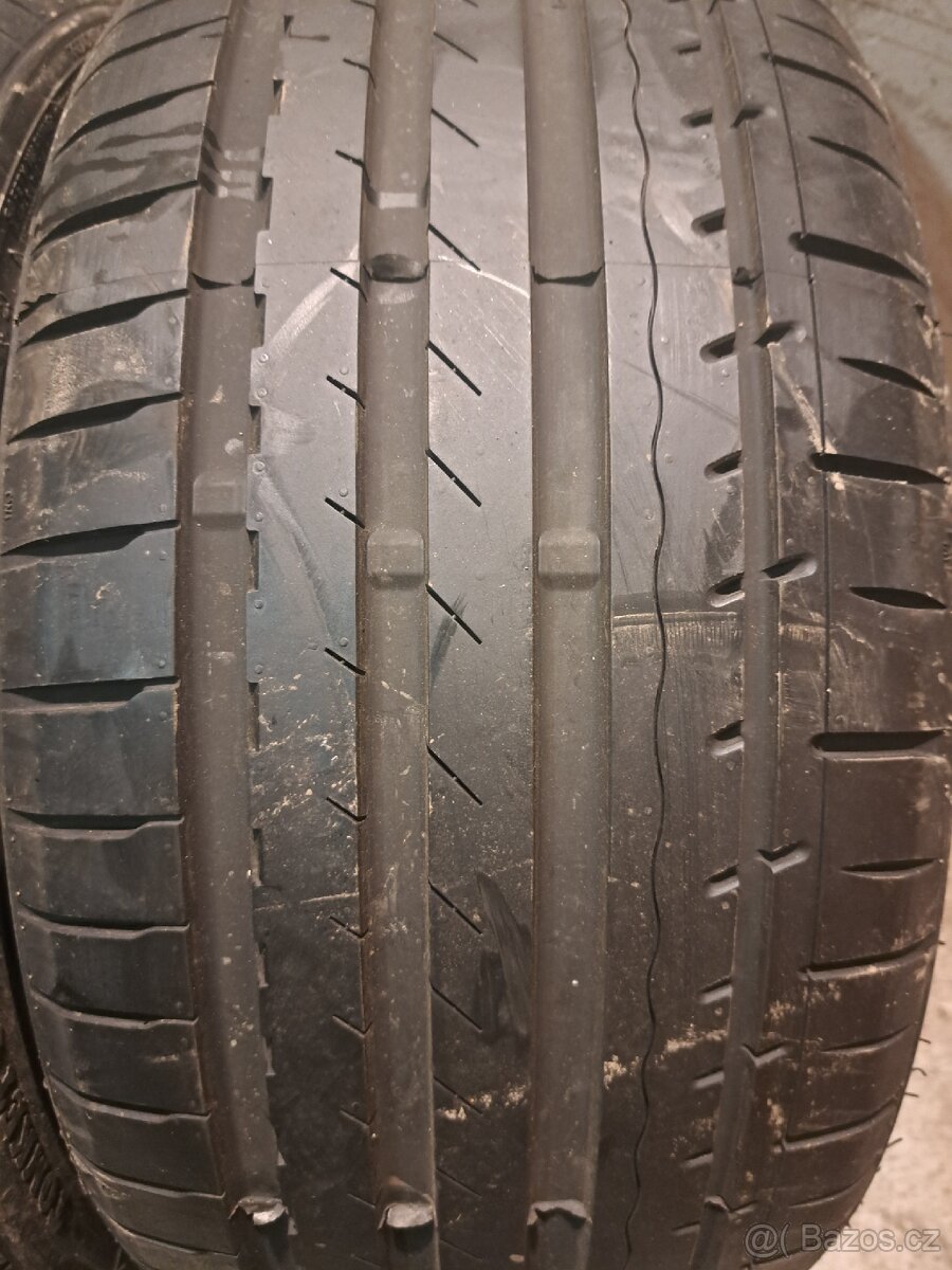 235/35/19