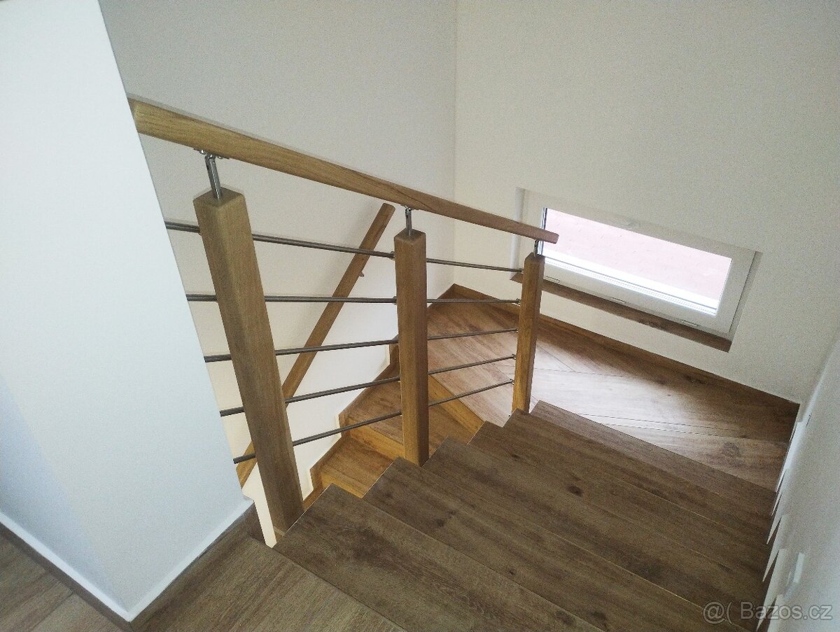 luxusní zábradlí dřevo-nerez