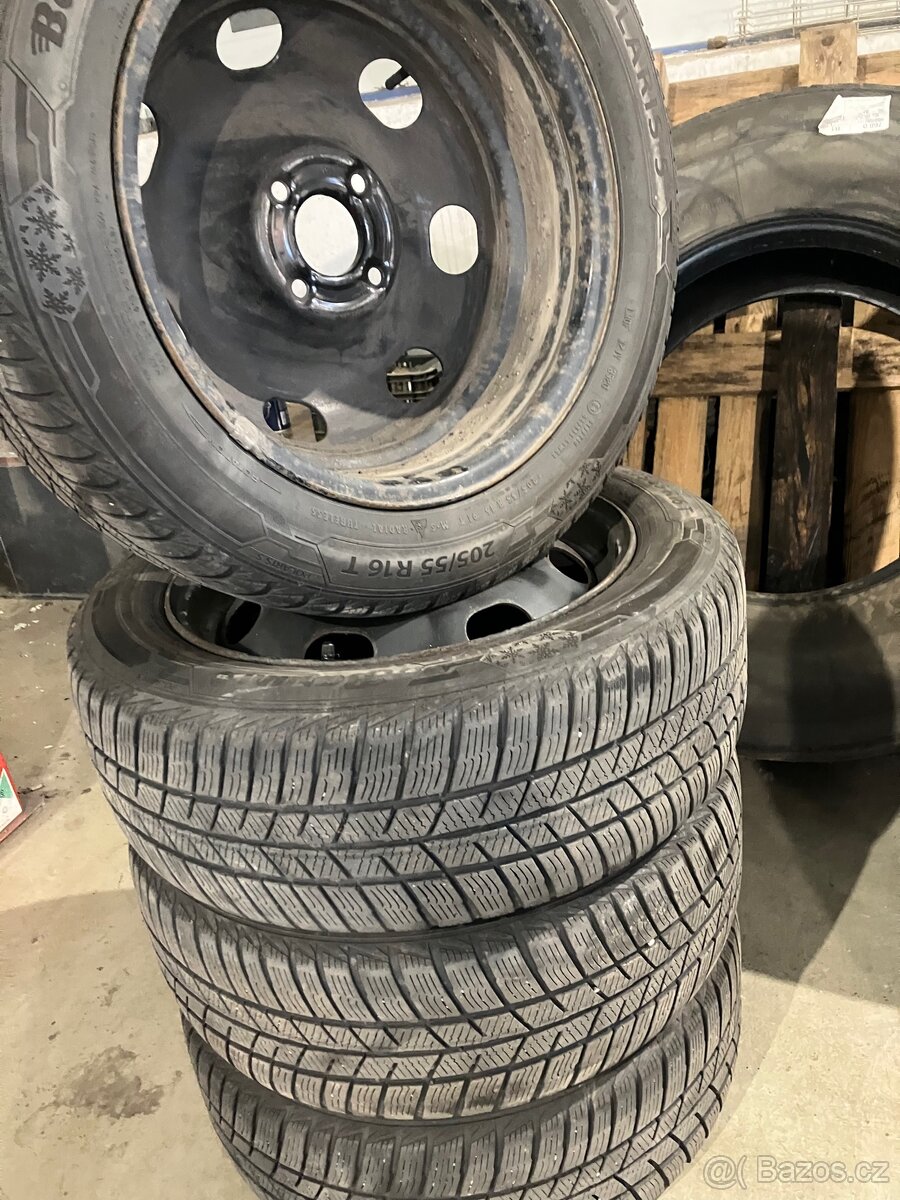 Zimní pneumatiky na diskách 205/55R16 Barum Z Citroen C4