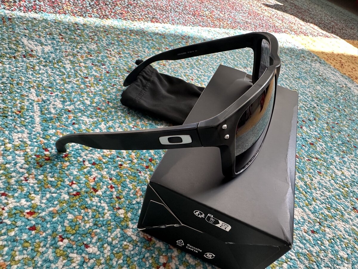 Oakley sluneční brýle