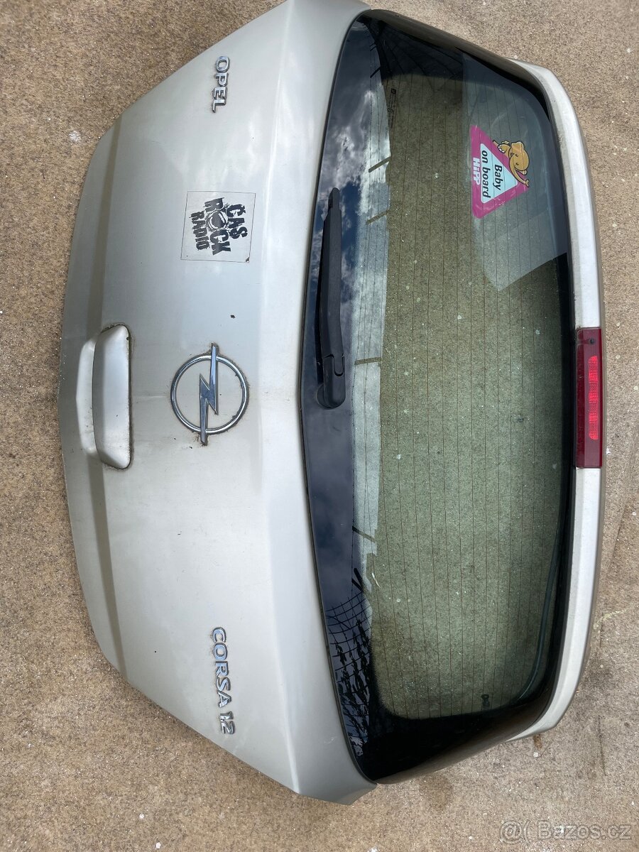 Opel Corsa D zadní víko