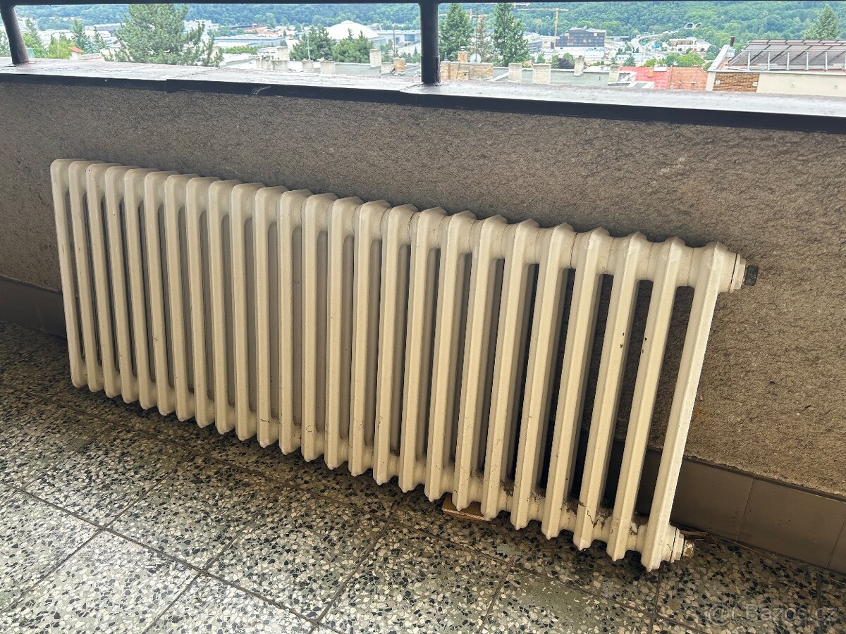 Litinový radiátor 25 žeber 150cm (odvoz vlastní)