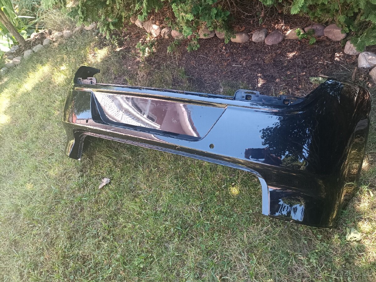 Zadní narazník VW Golf VI