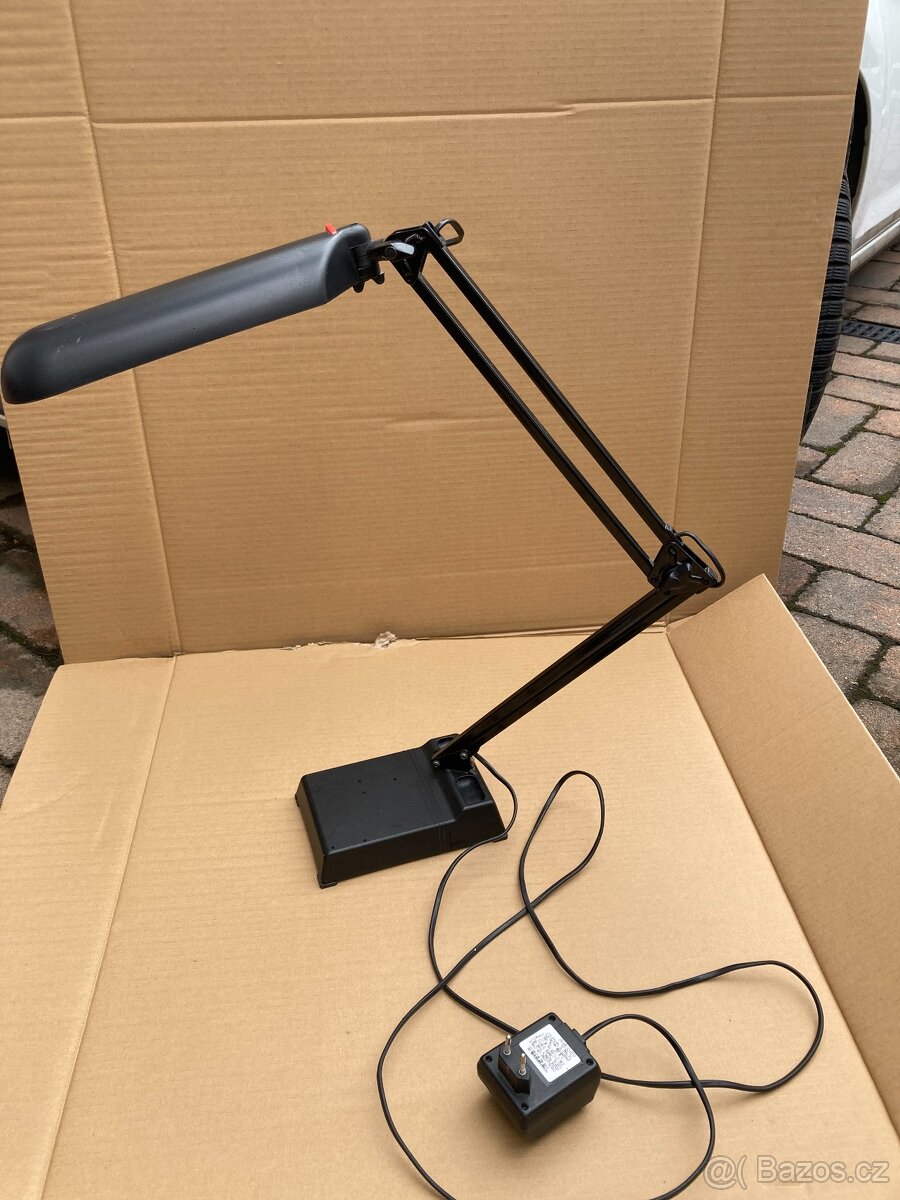 Stolní lampa černá, dvouramenná