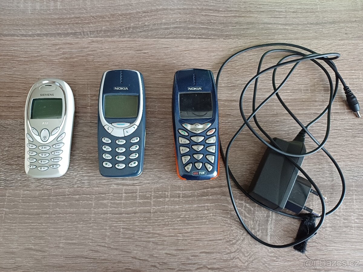 Tři mobilní telefony za 499 Kč