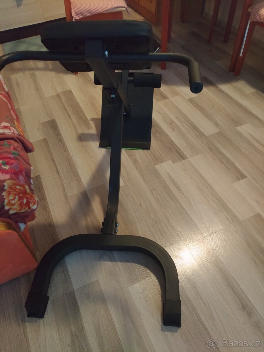 Posilovací klopená lavička