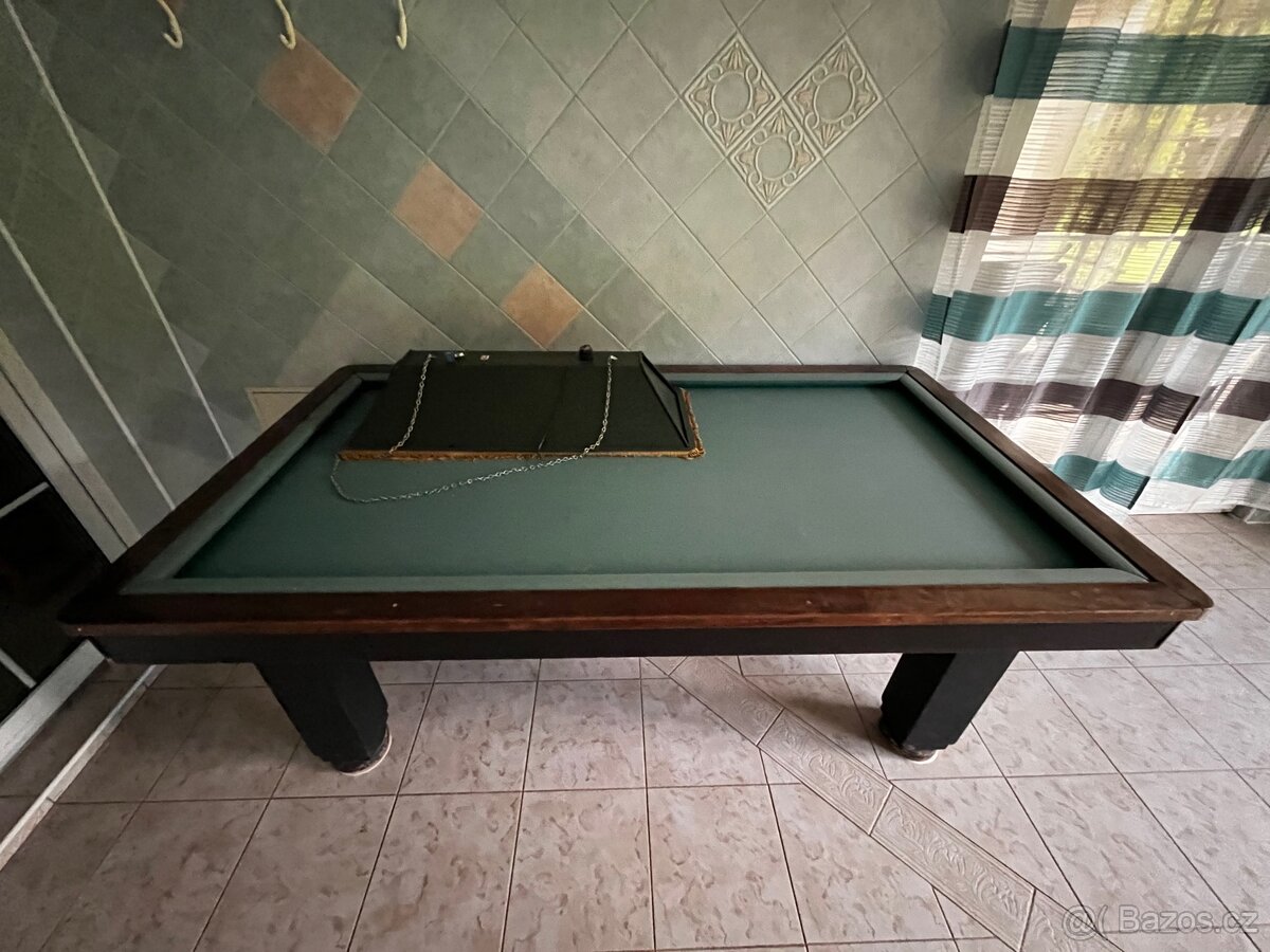 Kulečník včetně světla, tág, koulý