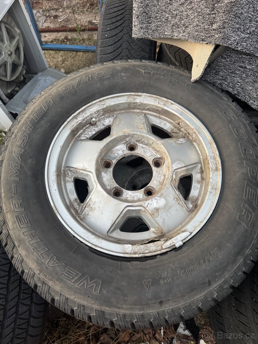 Zimní pneu Cooper 215 75 R15