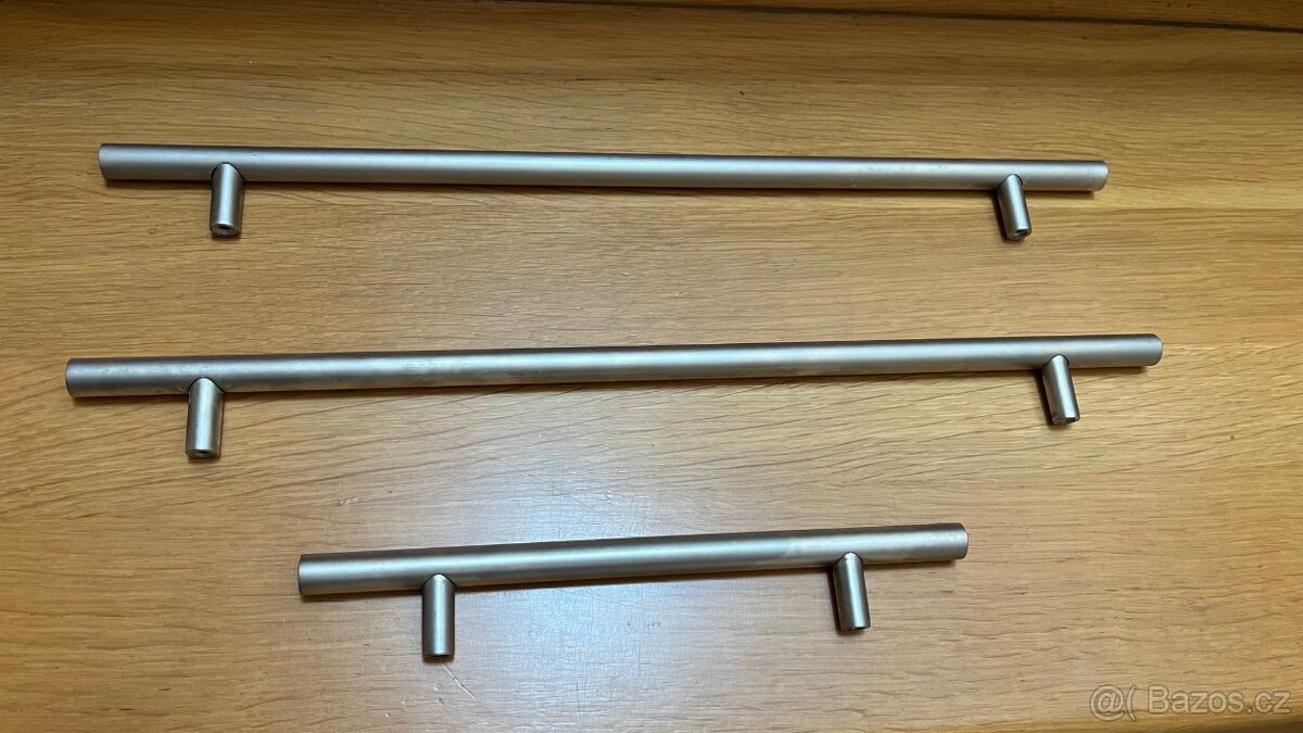 Kuchyňské nerezové úchytky - 28 ks