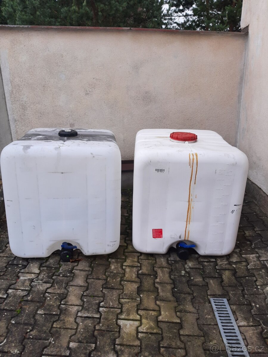 Nádrže IBC bez klece