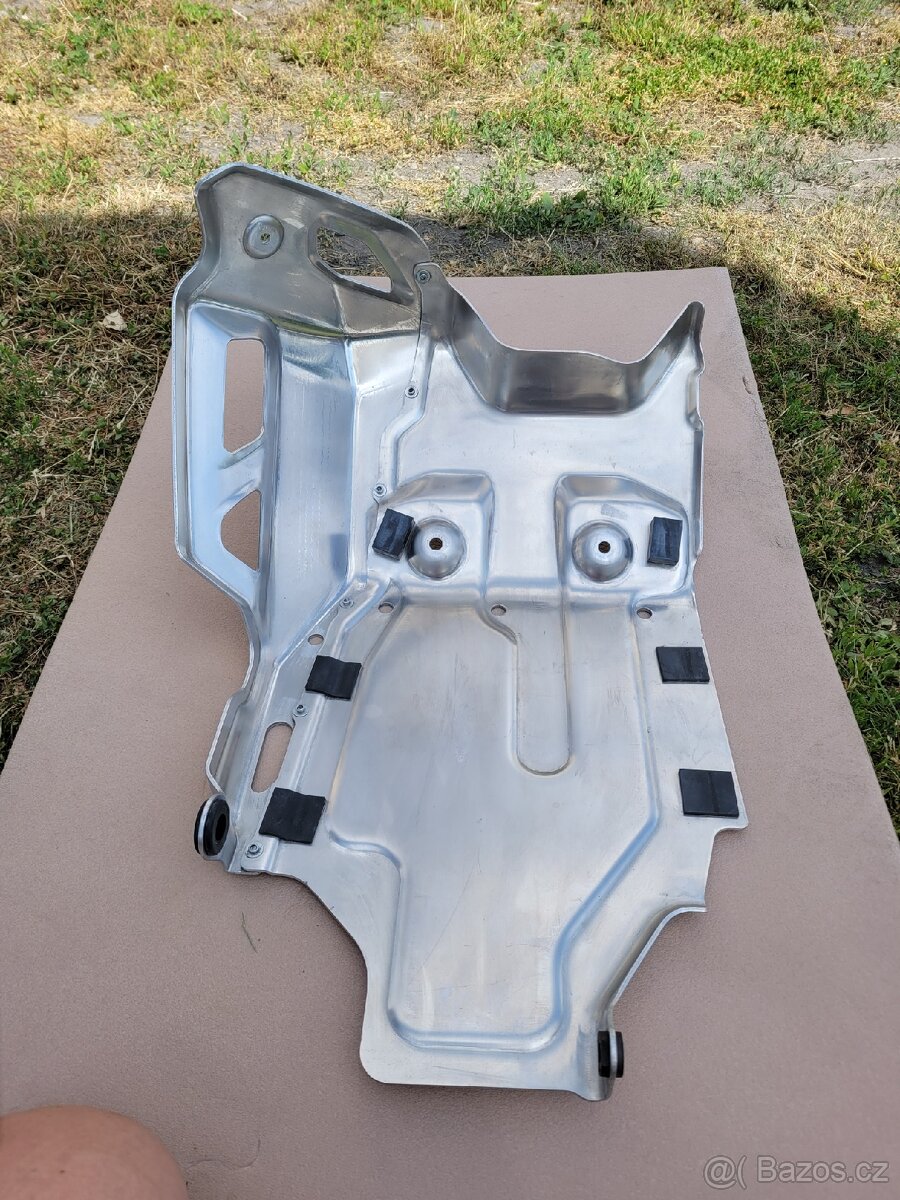 Honda Africa Twin CRF 1100 - kryt motoru