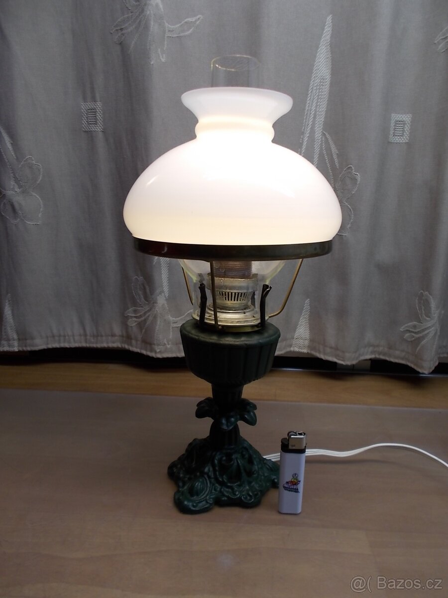 Litinová stolní lampa