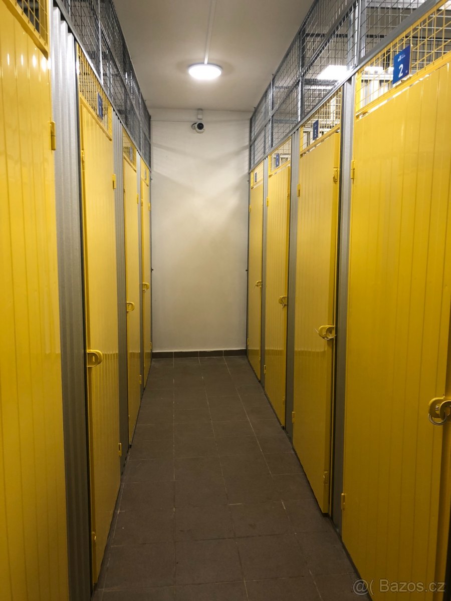 Pronajmu skladovou kójí v centru města ZDARMA regál