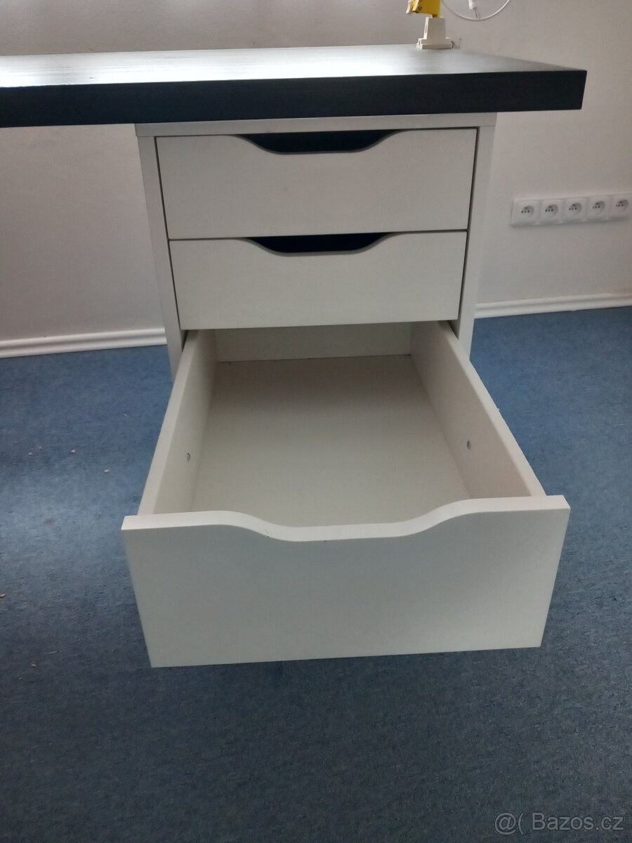 Psací, kancelářský stůl