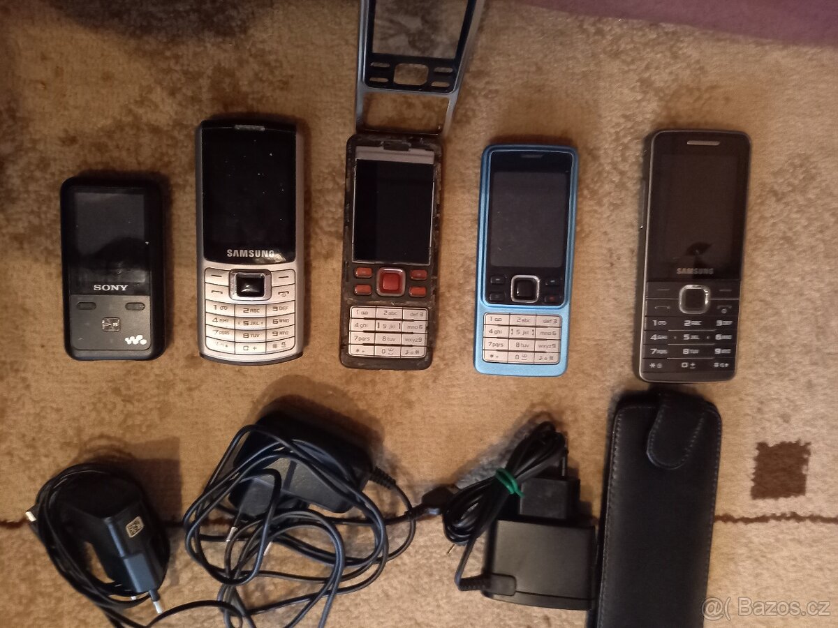 Staré mobily + sony
