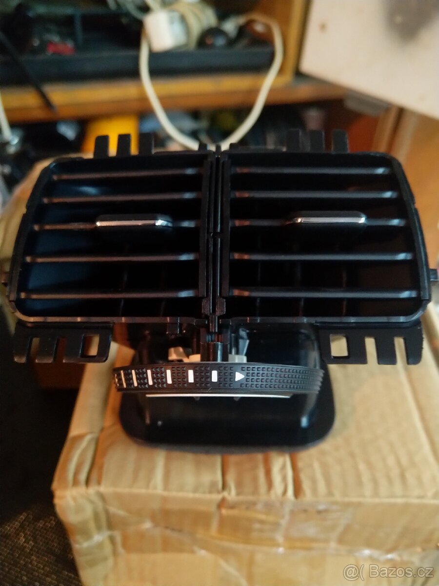 Ofuk zadní loketní opěrky pro VW Touran 2016–2021