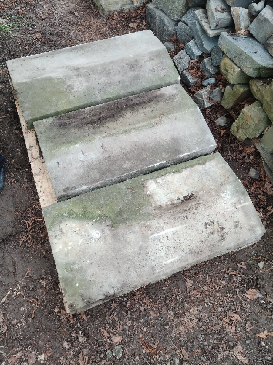 Pískovcová stříška