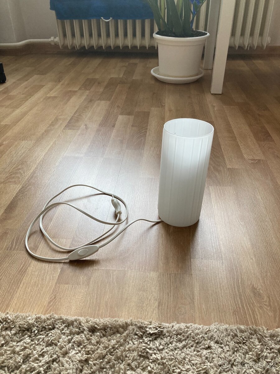 Stolní lampa bílá