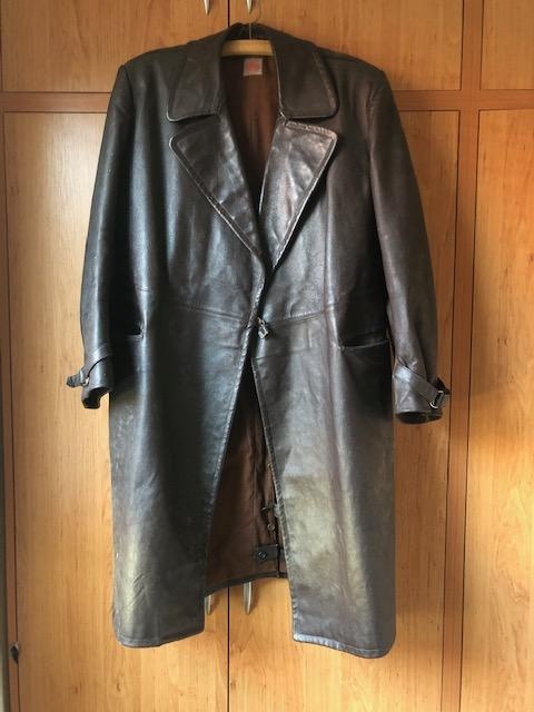 Kožený kabát a kalhoty
