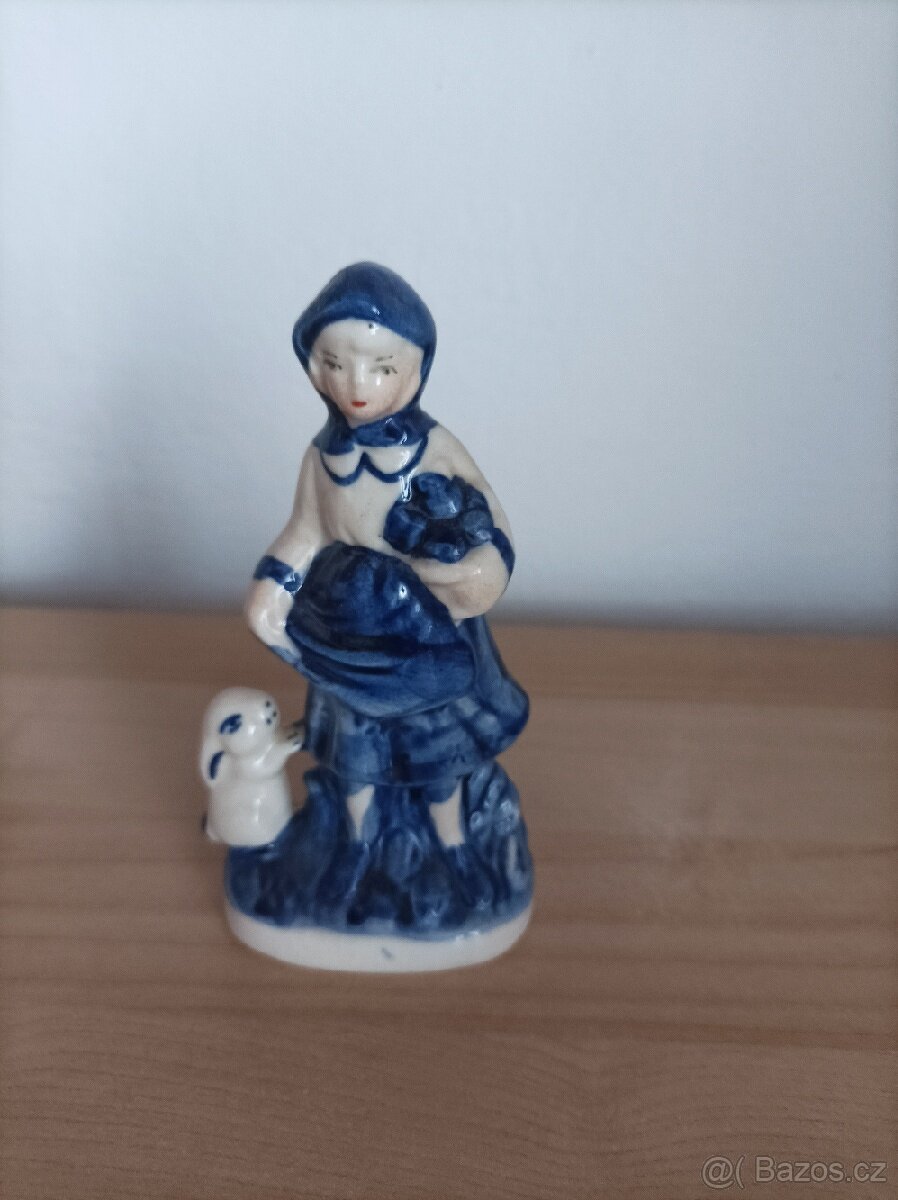 Porcelánova figurka panenky