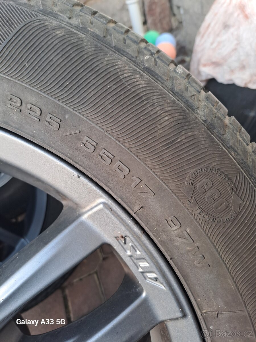 225/55-17 goodyear MO