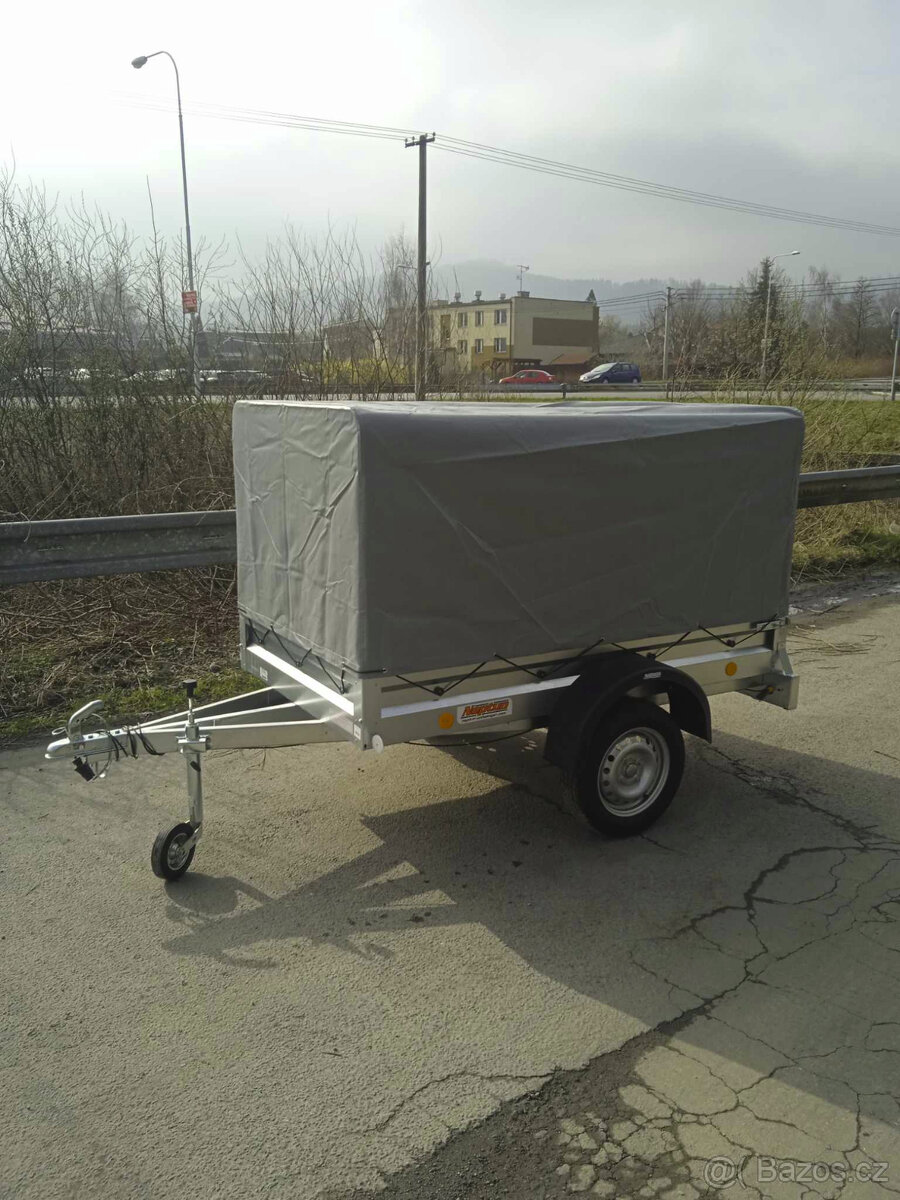 Přívěs s plachtou