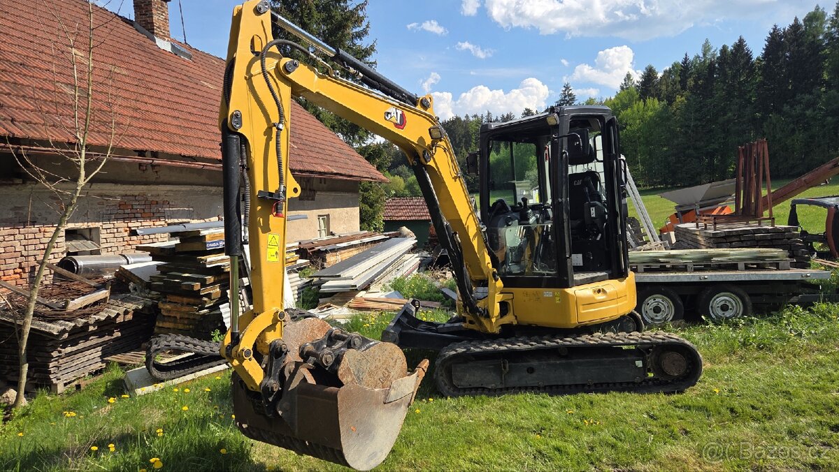 Prodám zánovní minirypadlo CAT 304e2 CR 4t