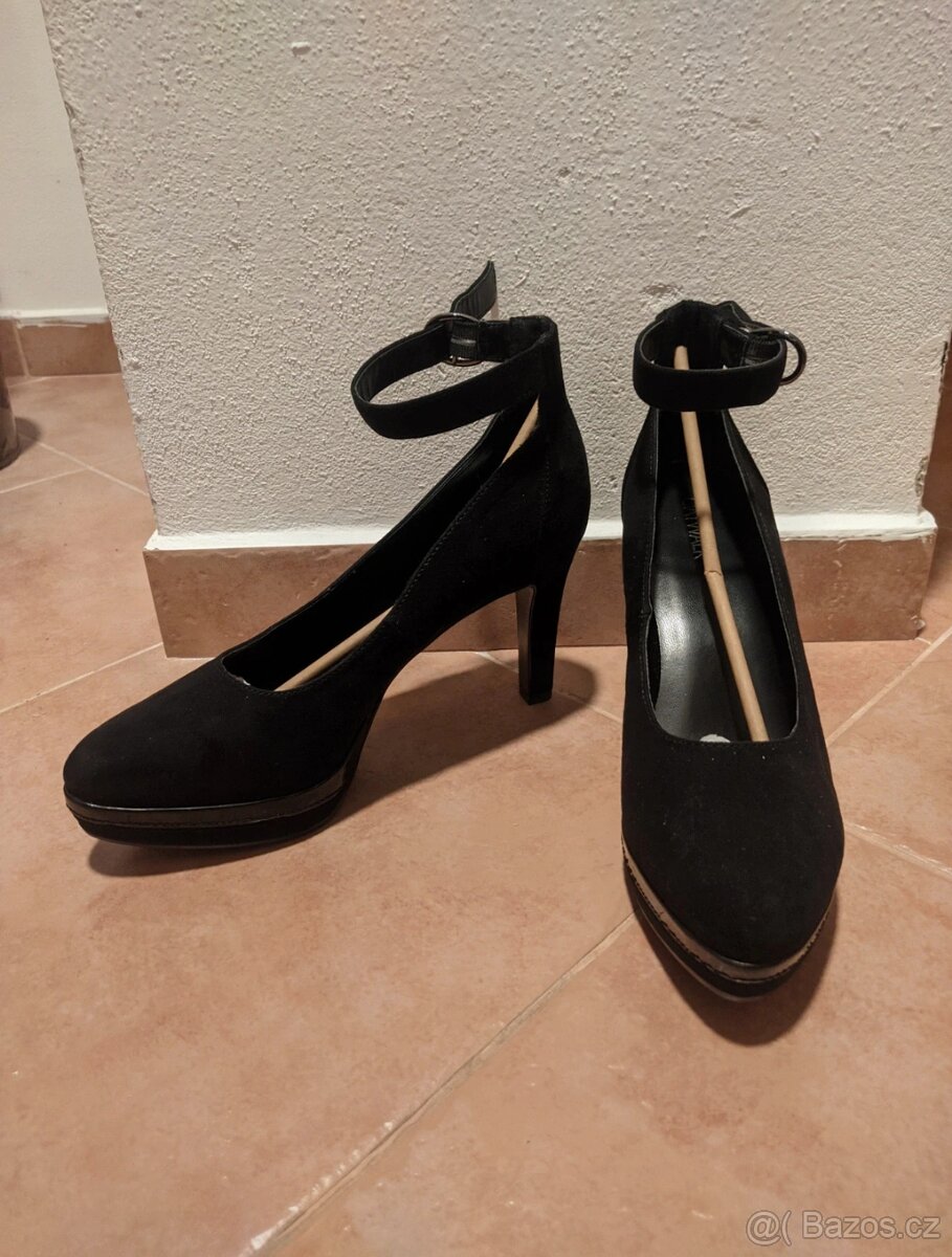Černé lodičky catwalk