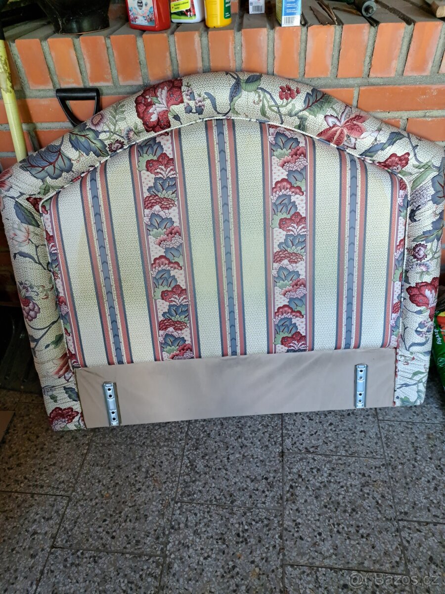 Boxspringova postel italská