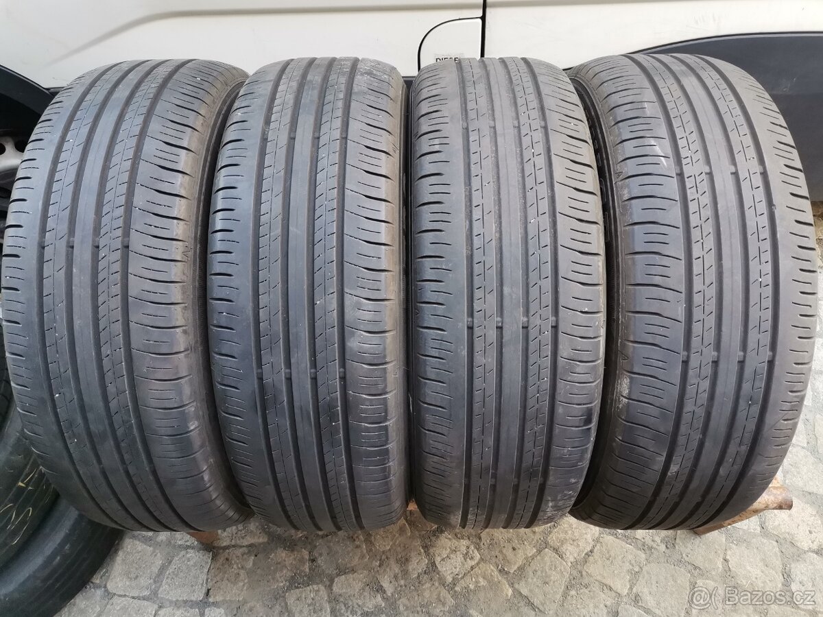 225/60/18 letni pneu DUNLOP 225/60 R18