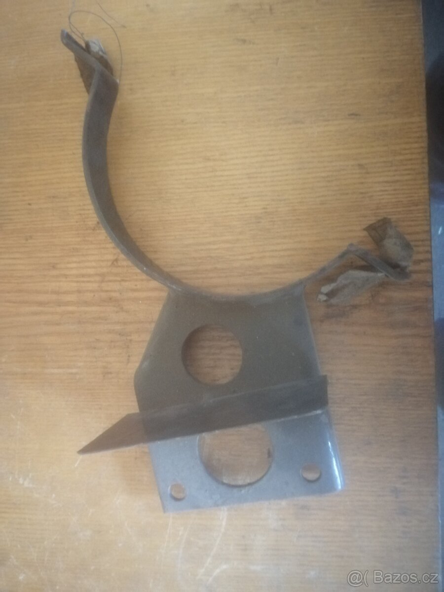 Držák tlumiče výfuku T148