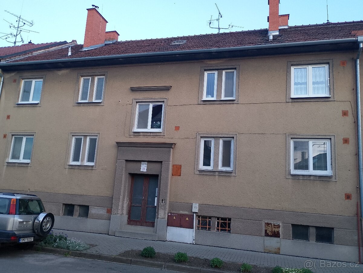 Dva byty 2+1 , podíl na pozemku ve dvoře