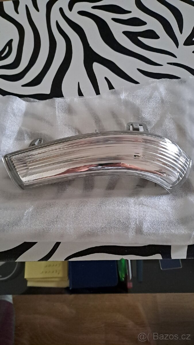 Levý blinkr do zrcátka ( u řidiče ) na Volkswagen Golf IV