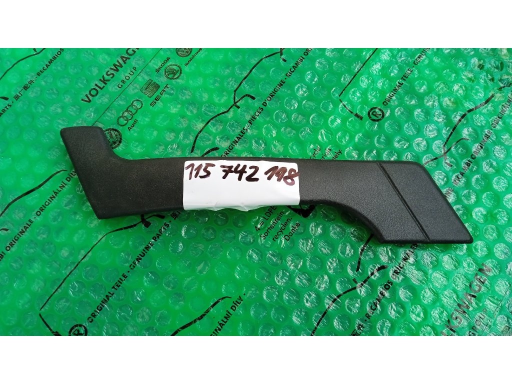 kryt přitahovače (madla) levý Škoda Favorit, Forman 11574219