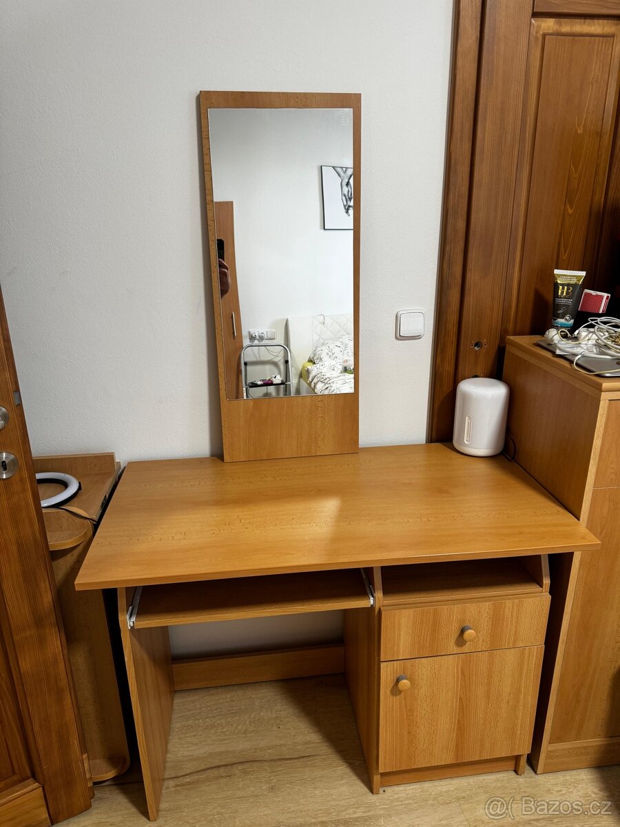 Dětský psací stůl