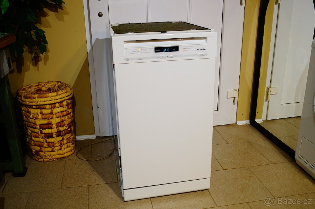 Miele bílá vestavná myčka G 4720 SC šíře 45 cm