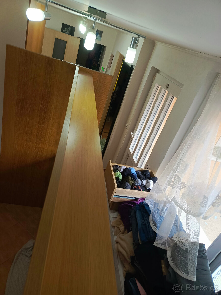 postel malm, šuplíky,rošty