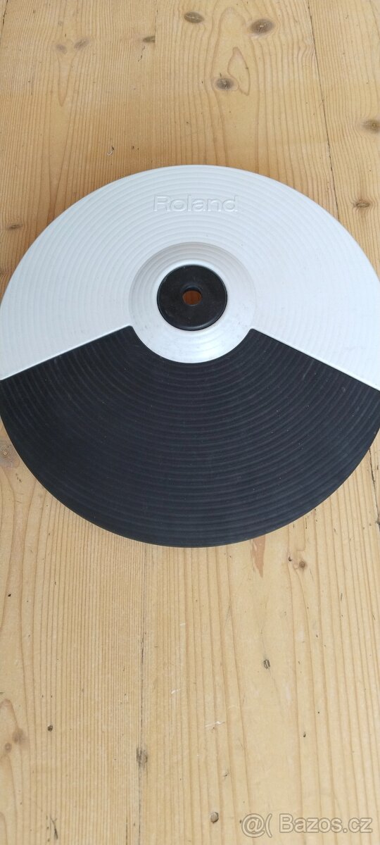 ROLAND CY-5, bílé provedení.