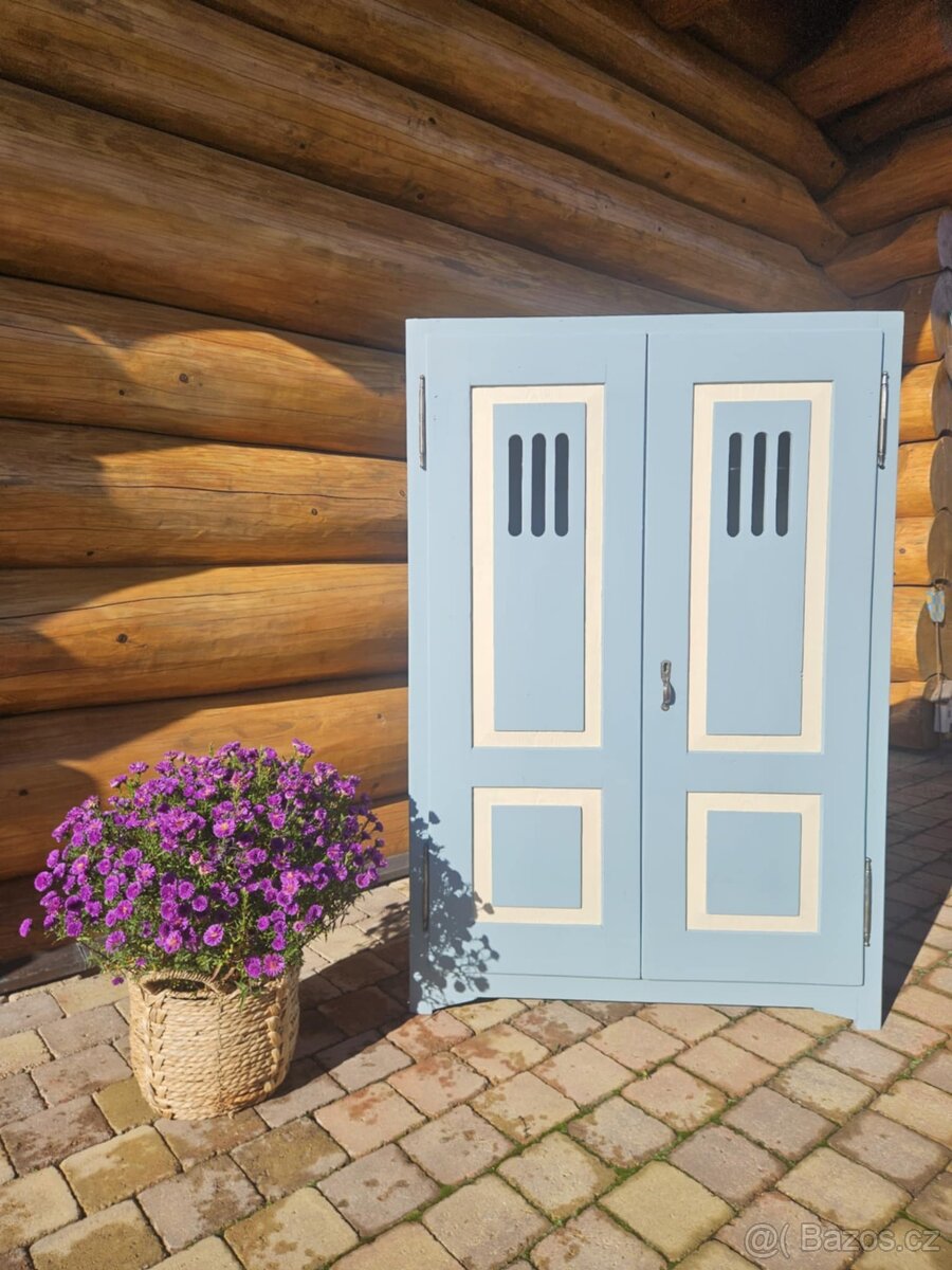 Krásná selská skříň po renovaci