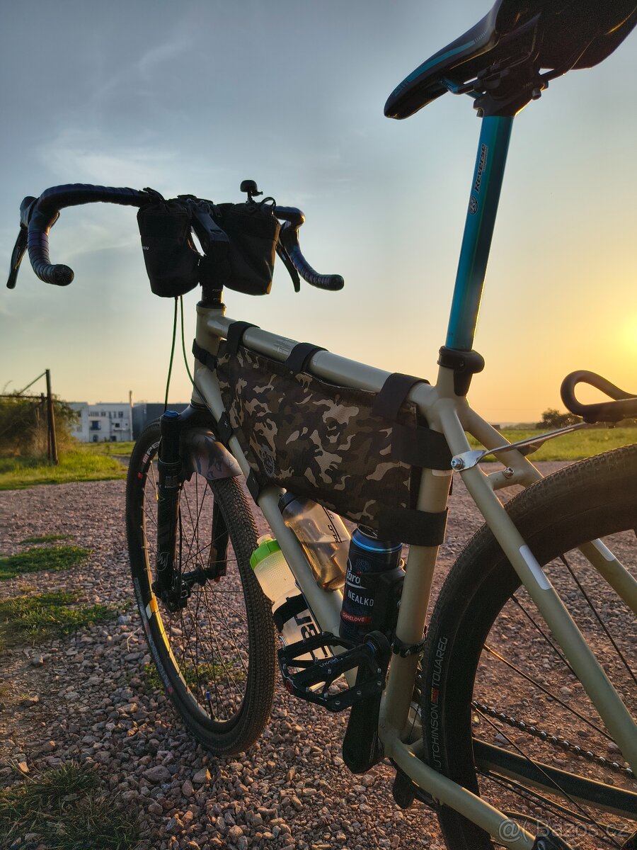 Expediční Gravel s FOX vidlicí