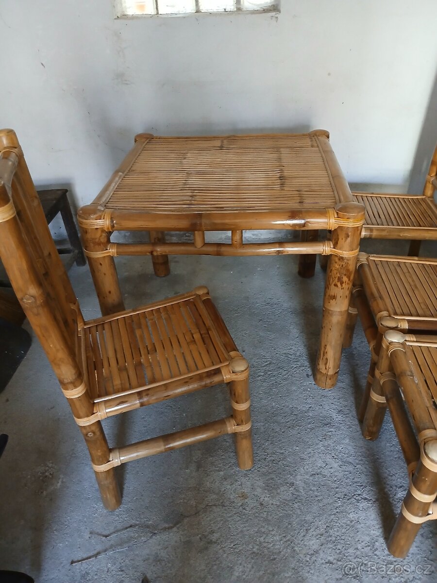 Bambusový stůl a 4 židle