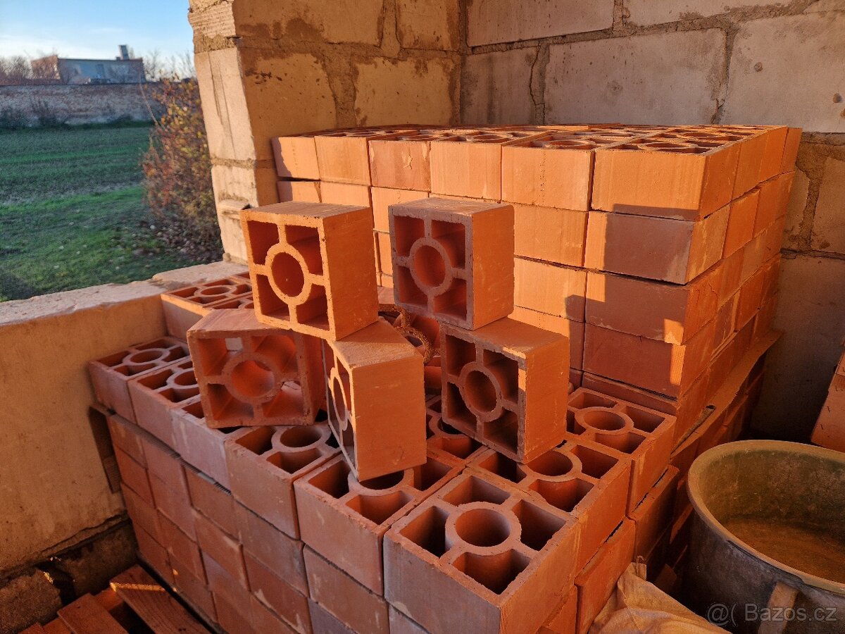 OKRASNÉ PLOTOVÉ CIHLY, (PLOTOVKY) / RETRO TVAROVKY (216 Ks)