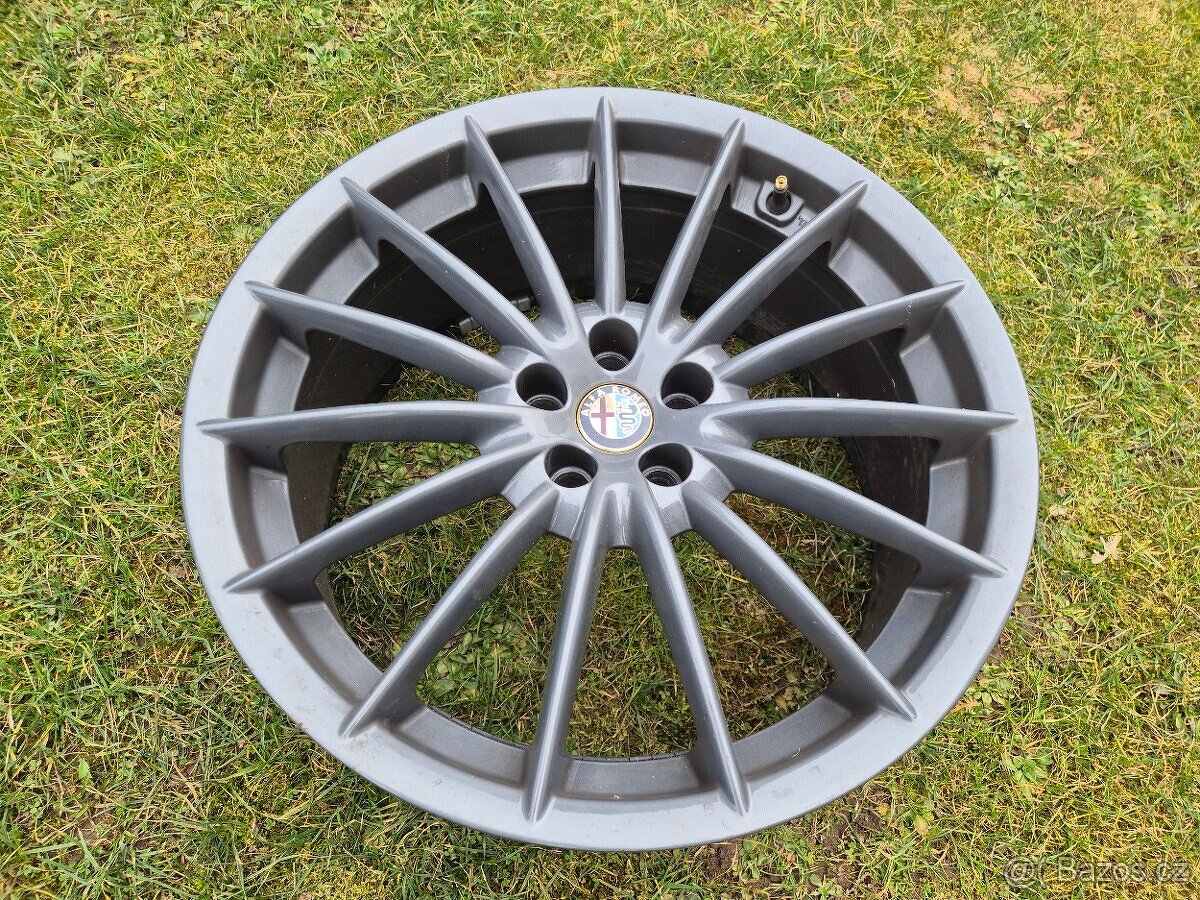 Prodám Alu kola 18" 5x98 Alfa Romeo - orig. zn. TOORA