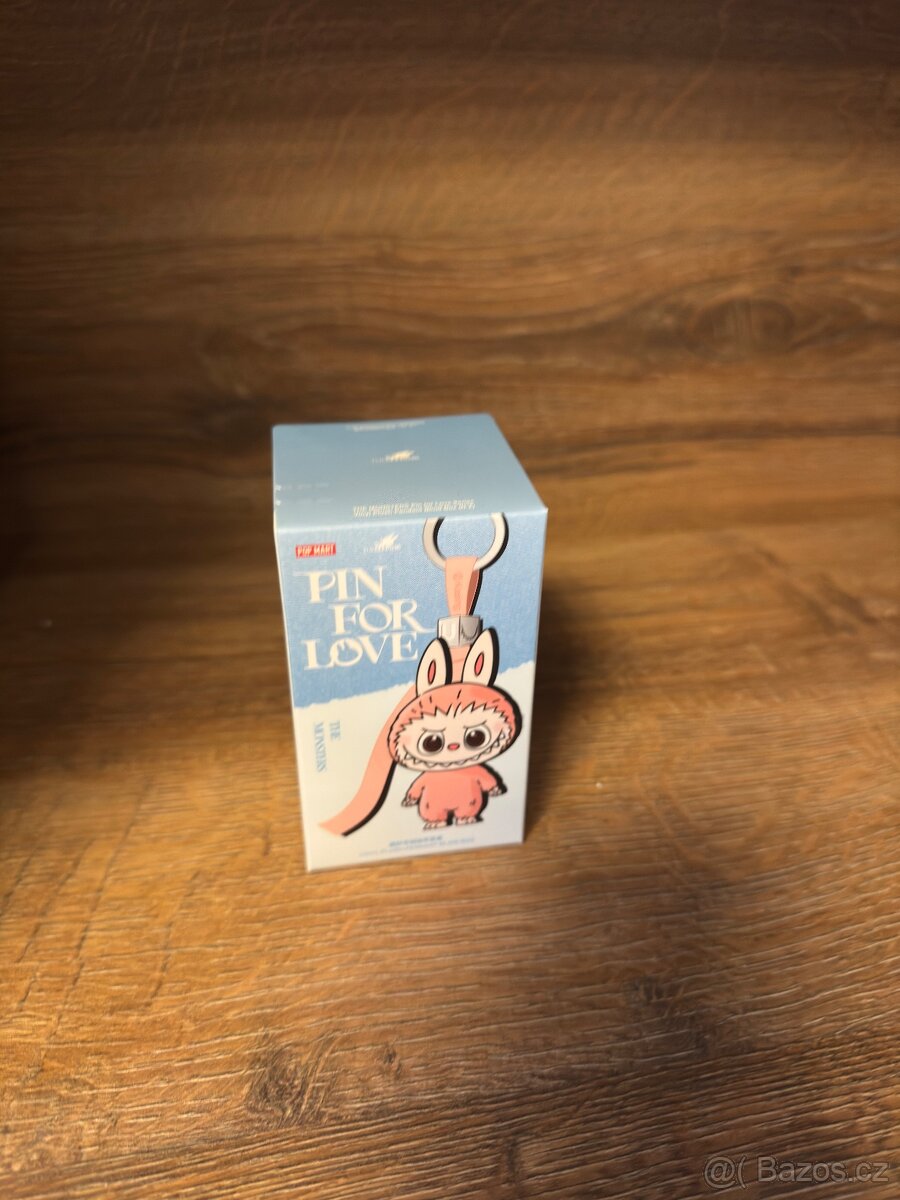 Labubu pin for love